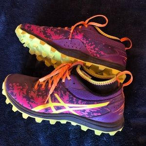 ASICS women’s GEL trail shoes size 8.5.